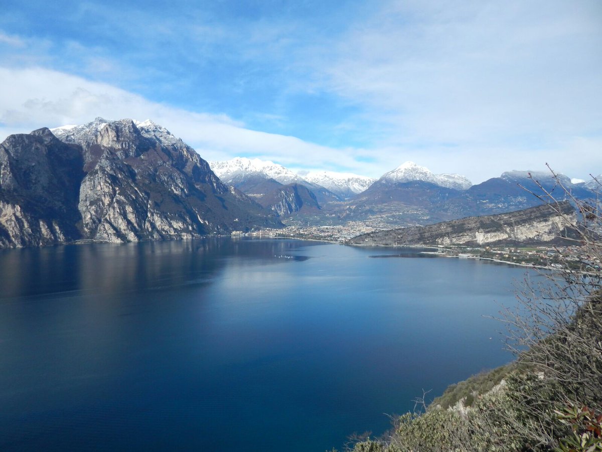 EleBellesini's tweet photo. La meraviglia del #Lago di Garda  #Percorso panoramico #Torbole #Busatte 👣❤ https://t.co/u5LXTeFQJs