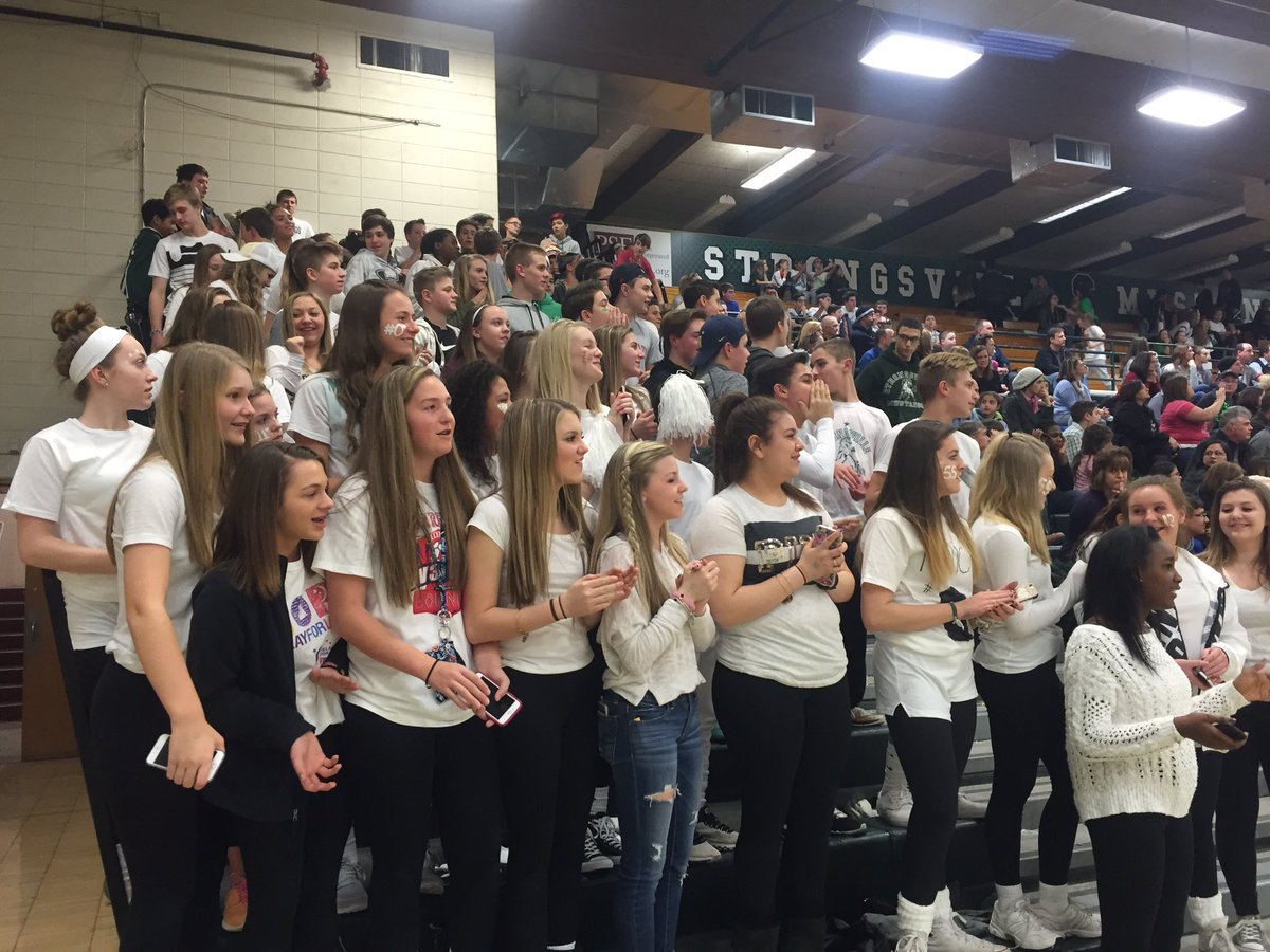 cms_deitrick's tweet photo. CMS 8th Boys fall to Albion in the nightcap, 30-26. Tremendous crowd at this year's Mustang bowl! https://t.co/K9Ce7xhN8A