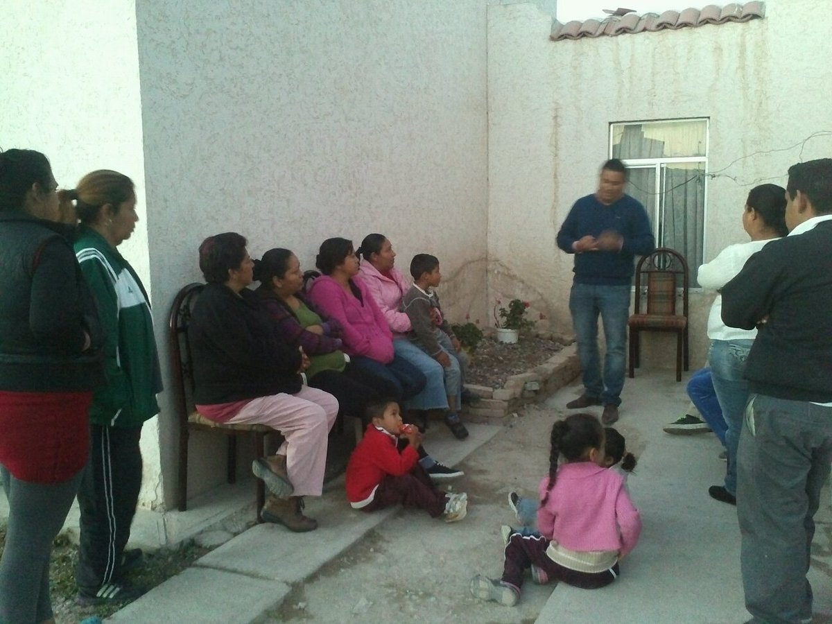 MexAvanzaGP's tweet photo. Arq. Luis Alberto conformando nuevo comité en el fracc. Bosque Real https://t.co/k5tgrIwndb