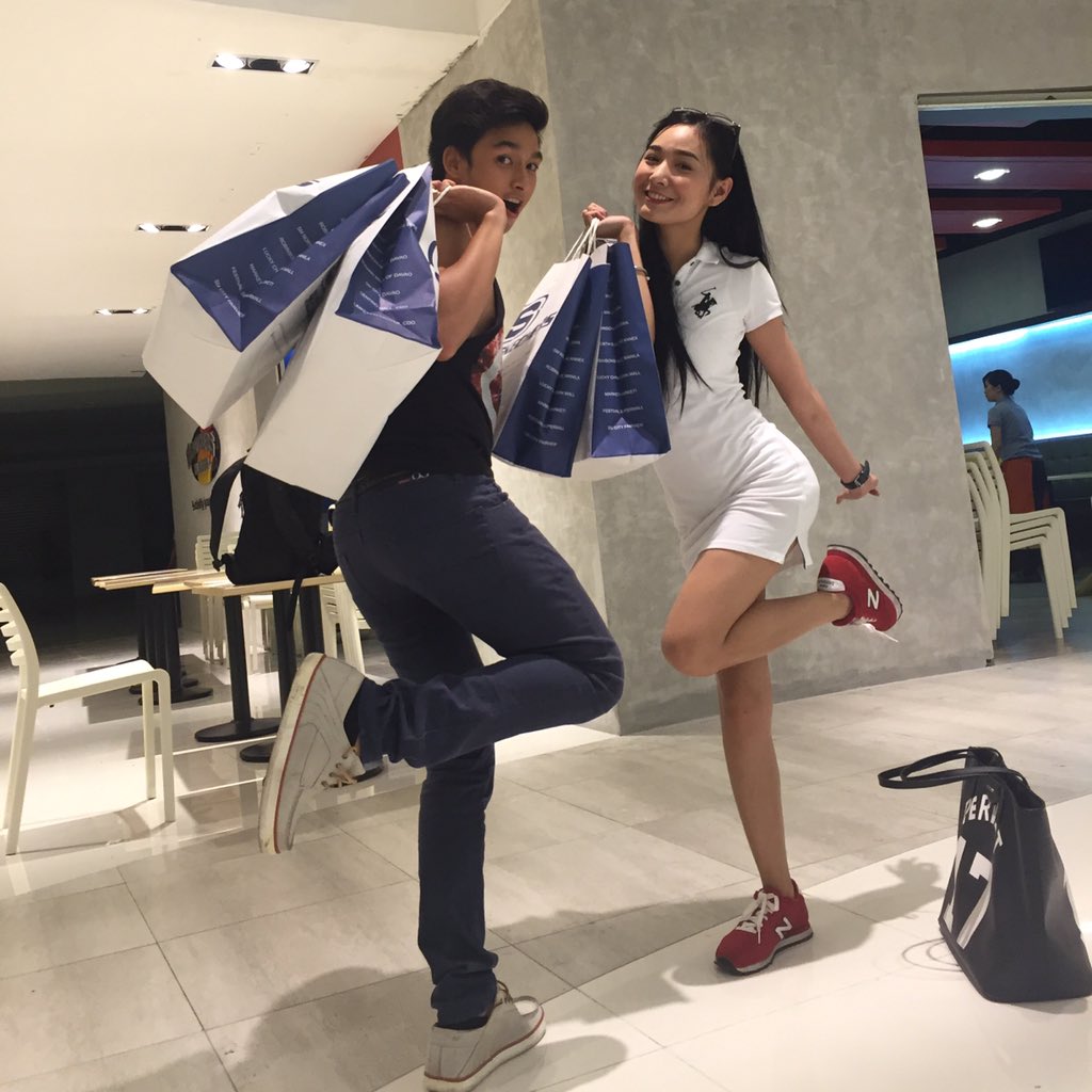 markmodelsph's tweet photo. Find your perfect shoes at #skechers @kylevergara @Sachzna1 #TeamKyleNa #REDArtist #TatakRED https://t.co/TfAvcF4voh