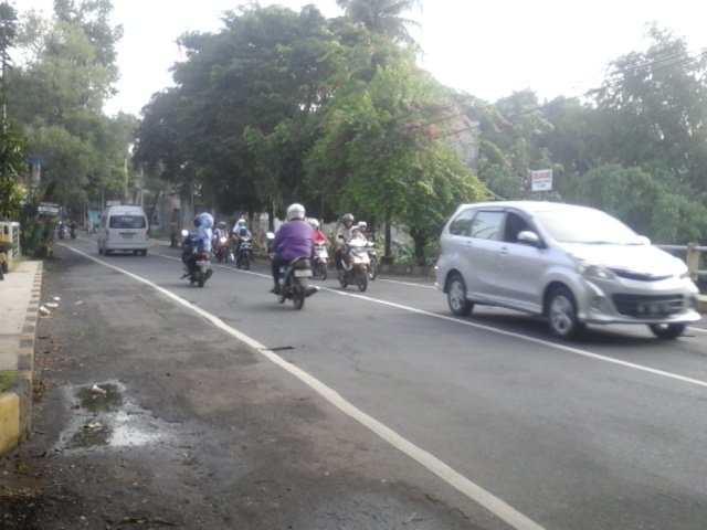 Pukul 08.05 lalin jl.ahmadyani kepanjen  terpantau ramai lancar #trafficmalang <a href="/Edunewsfm/">EDUNEWS FM RADIO</a> <a href="/official_itv/">Indonesiatv</a> irma.bc7