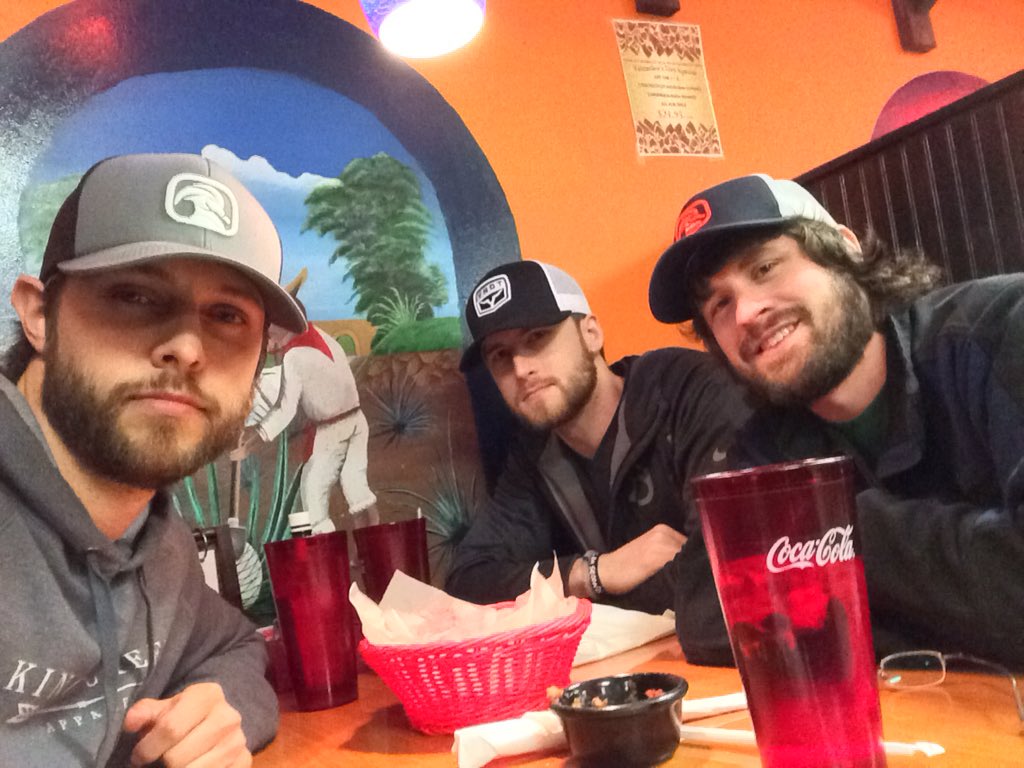 callme_raymond's tweet photo. Playin @TroyBoxcar tonight with @TysonThaxton and @SamTGrayson at 10! But, only after Mexican #chasinNeon #echiladas https://t.co/Clz2UWNrZX