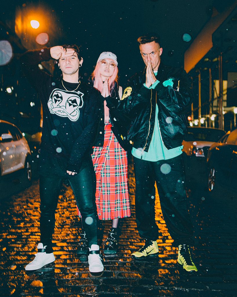 skrillex on twitter https t co o9ku2k82kz
