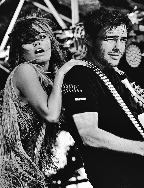 swiftlaliter's tweet photo. Cuando flasheas a tus ídolos haciendo música juntos. 🎉🎶🔥❤️ Laliter2016
#KCA #VotaLaliEsposito https://t.co/LSdJB8bi5g
