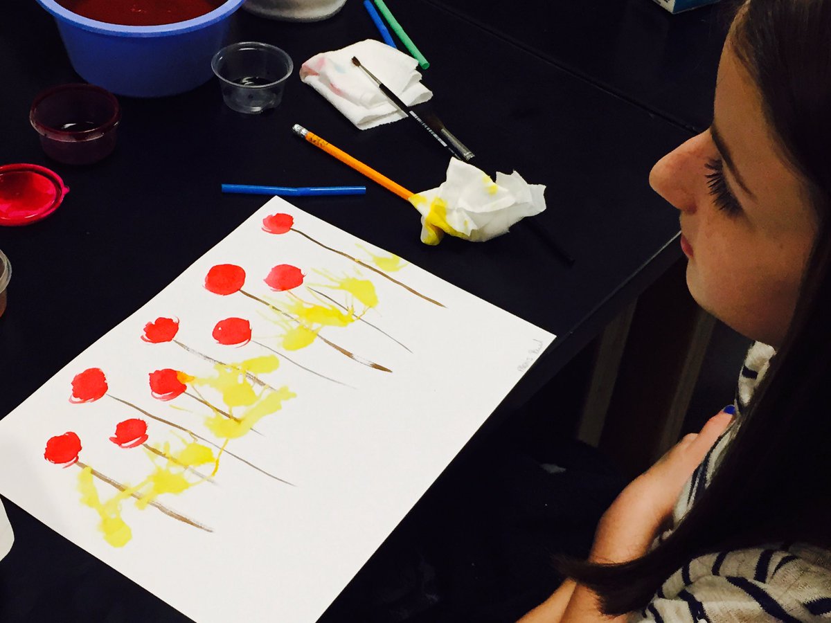 InnovatorsBTMS's tweet photo. Students in after school painting nature scenes! @ButterfieldTMS #VBSD #VBBTMS https://t.co/2tyubjPDUG
