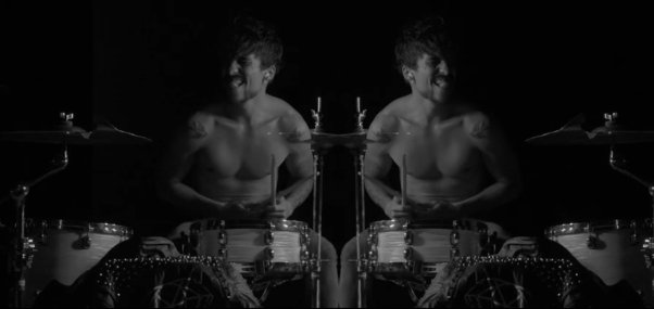 RevistaMarvin's tweet photo. Porque no hay nada como rockear en slow-motion, mira el nuevo video de @Diamantelectric ~https://t.co/2gp3c6S69j https://t.co/okFOdPxP9h