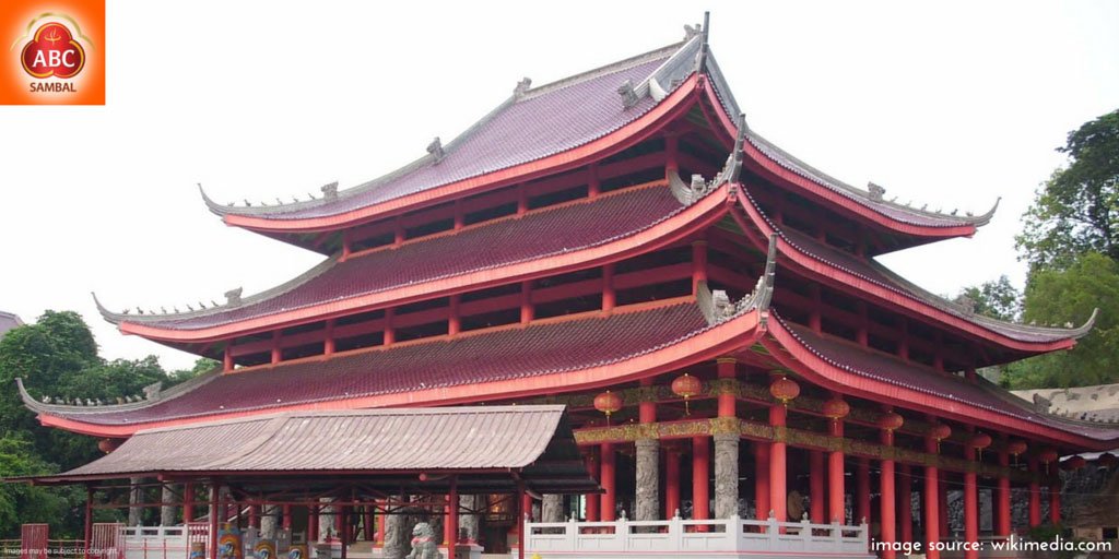 sambal_abc's tweet photo. Klenteng Sam Po Kong dibuat thn 1400-an, beratap susun, berbeda dg bangunan klenteng pd umumnya di Indonesia. https://t.co/nsjkn4dEYn