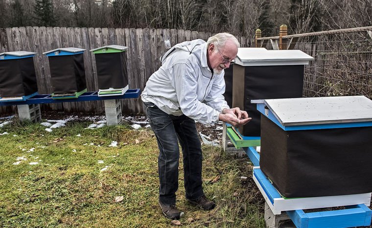 dedouble's tweet photo. Gardening: Helping honeybees requires a comprehensive approach https://t.co/XcRDkcrXBM https://t.co/XTBBEjP8U6