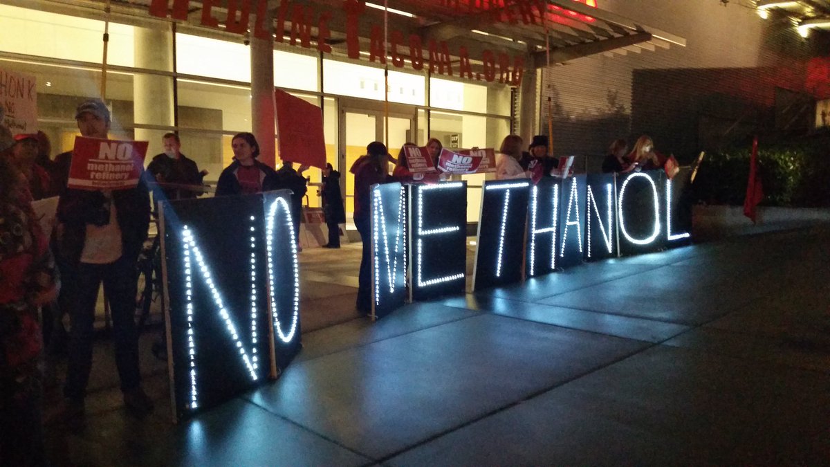 KateReports's tweet image. A view of the protest outside #Tacoma #methanol253
