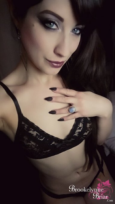 I'm online on #MYFREECAMS: https://t.co/byJBmit11I Cum &amp; play 😊  I have new raffles and new videos available<a href="/tag/myfreecams"class="tags">#MYFREECAMS</a>