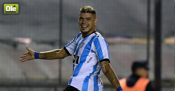 DiarioOle's tweet photo. #Racing le ganó 1-0 a Puebla con gol de  Bou y pasó al grupo 3 de Boca, Dep. Cali y Bolívar https://t.co/ENtlG48wdW https://t.co/MaD4YnIFfJ