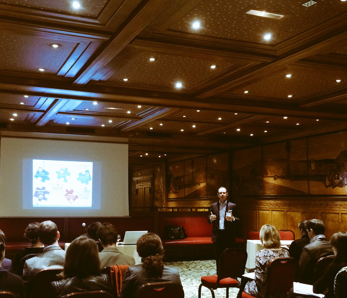 cercleducrm's tweet photo. En direct du CERCLE avec @Morand11747381 de @BNPParibas qui nous parle #RelationClient #Expertise https://t.co/dCCtlI3Na1