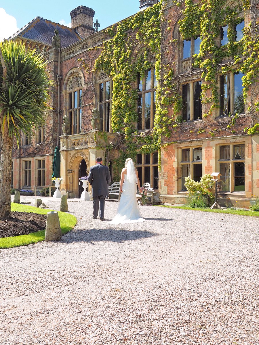 SoughtonHall's tweet photo. Turn your dream day into a reality at #soughtonhall 💕This stunning photo was taken by @TRWeddingPhotos #weddingvenue https://t.co/AhCovhLjEU
