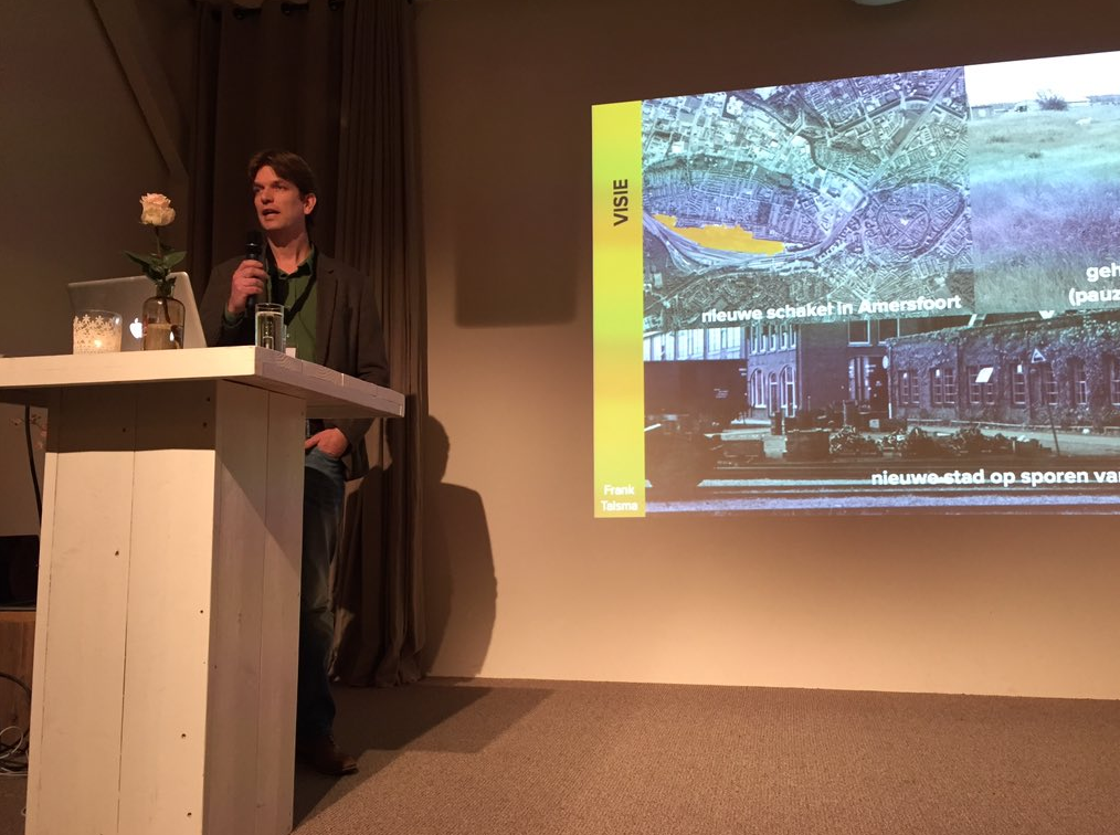 IMOSS_NL's tweet photo. Presentatie van het Masterplan en overhandiging aan de wethouder: https://t.co/x03FSUuFKC https://t.co/0riHehsb43