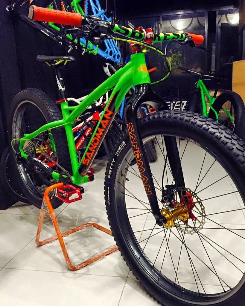 TuttoMTB's tweet photo. fatbikebling / Sandman Bikes ATACAMA 27.5 Plus 🏁🏁#sandmanbikes #fatlabcomponents #fatbikebling #thesecretsocietyinc… https://t.co/iPoSRWDEDv