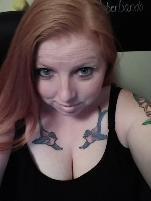 Logging on now https://t.co/zgY2iMT3uF OHMIBOD IS ON. Come Zap my Clit @ChaturbateShare. @chaturbate<a href="/tag/wcw"class="tags"><span>#wcw</span></a>