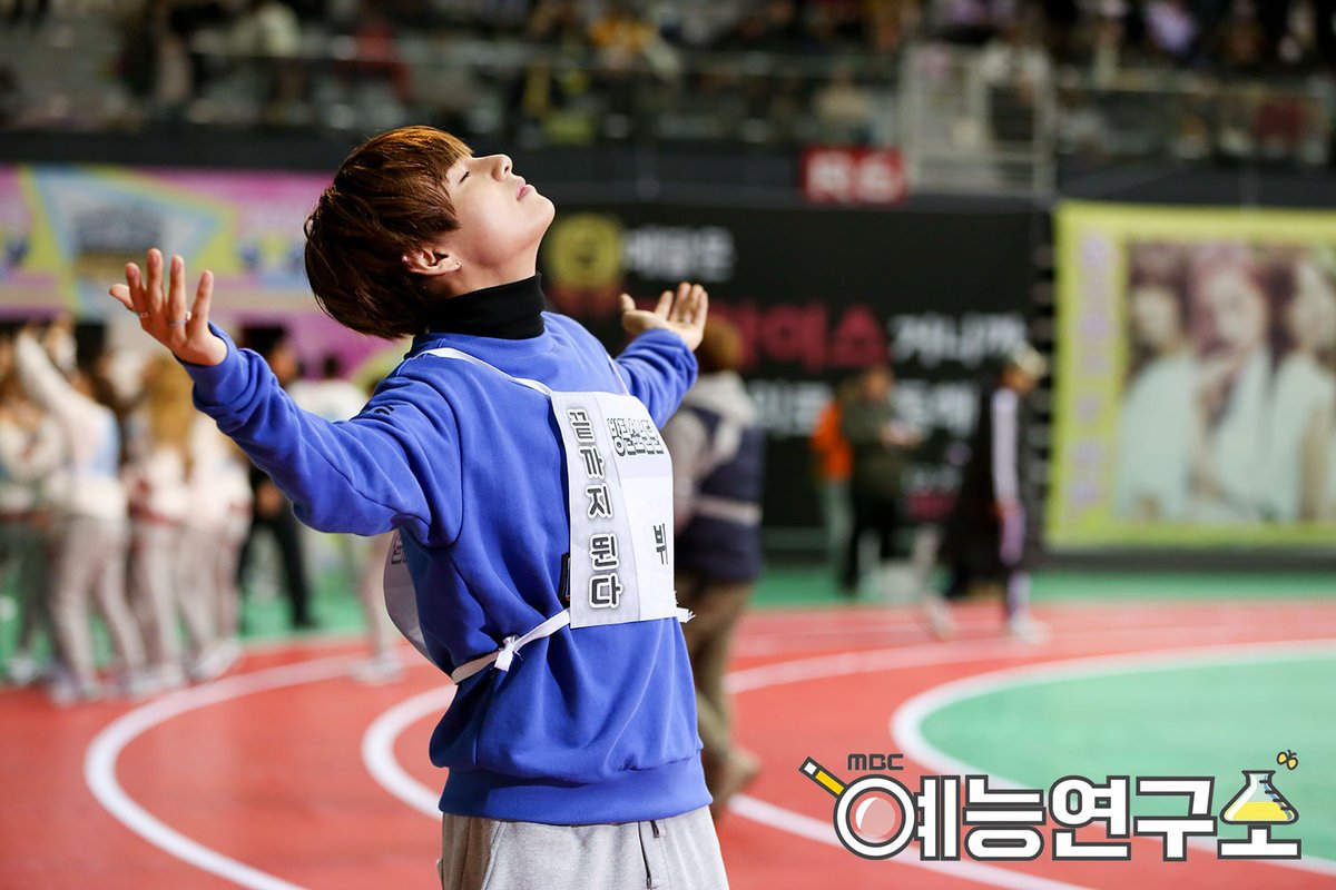 MBC_entertain's tweet photo. 인생은 둘로 나뉜다 태형이를 알기전, 태형이를 알고난 후.
#아육대 #방탄소년단
https://t.co/v6p1V3ORbf
https://t.co/KRjiW4JdGX
https://t.co/aX1QKGv7mh https://t.co/qH5TfBAKTL