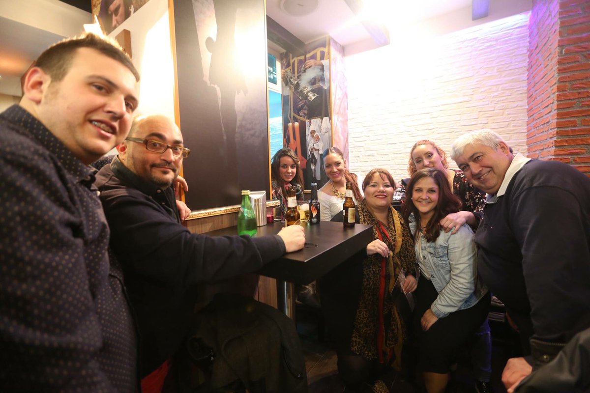 BarlaFaraona's tweet photo. Noche de inauguración y amigos!! https://t.co/xAYpQjXQkT