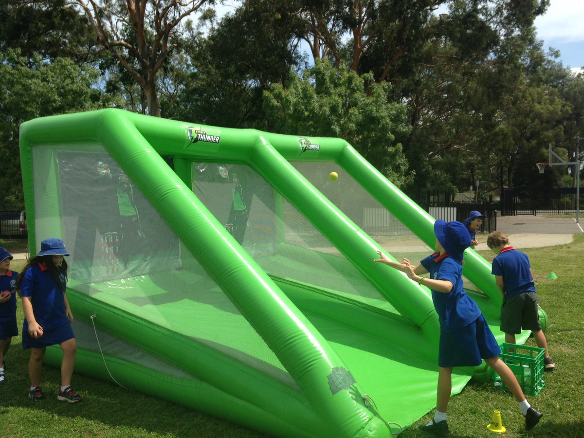 JLees91's tweet photo. @SPS_placetobe students having a great time at the Thunder Bus! #ThunderNation @ThunderBBL @bmgazette @SpringwoodCC https://t.co/FM1KTZ8eOP