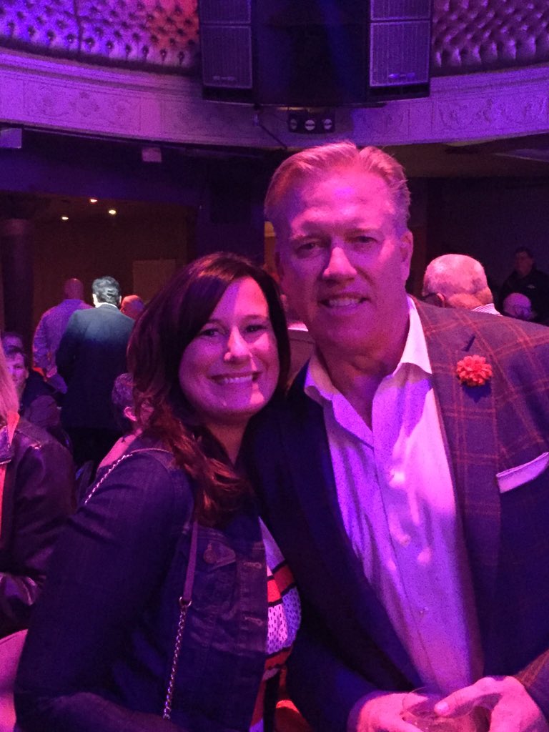 rae97rae's tweet photo. Oh happy day! #elway #broncos #idol https://t.co/y43Cdqy63G