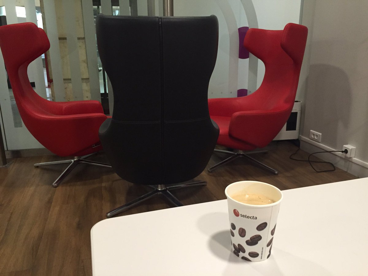 AclaireBasch's tweet photo. Café gratuit au salon Grand Voyageur après un réveil à 5h40 merci #DansLeTGV #Programmevoyageur @Bertrand_Lamour https://t.co/6xsNCVwb6p