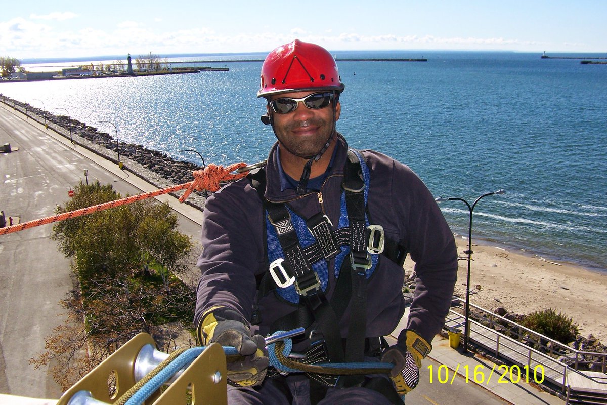 KevinEScott1's tweet photo. My #hearthealthpledge is to stay fit & healthy in 2016 so I can keep enjoying the greatest job in the world #BFD https://t.co/1CYYjVsfBZ
