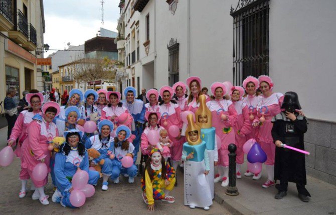 DiarioJAENes's tweet photo. Pasacalles y concursos de agrupaciones ponen color a los pueblos #VIDASOCIAL https://t.co/iA9vxBRxGo https://t.co/VpPA1XbwuO