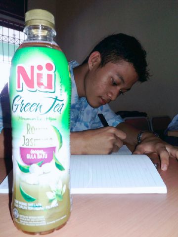 _harisdarmawan's tweet photo. @nugreentea #NUCOTD #SMKNEGERI32JAKARTA #JAKARTA #LAGIBELAJARENAKNYAMINUMNUGREENTEA https://t.co/LYhU2p0hp5