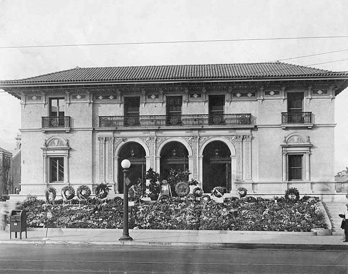 sbview's tweet photo. Some vintage #SantaBarbara photos for your enjoyment 🎉✌🏼️ https://t.co/fYdy05PE0W