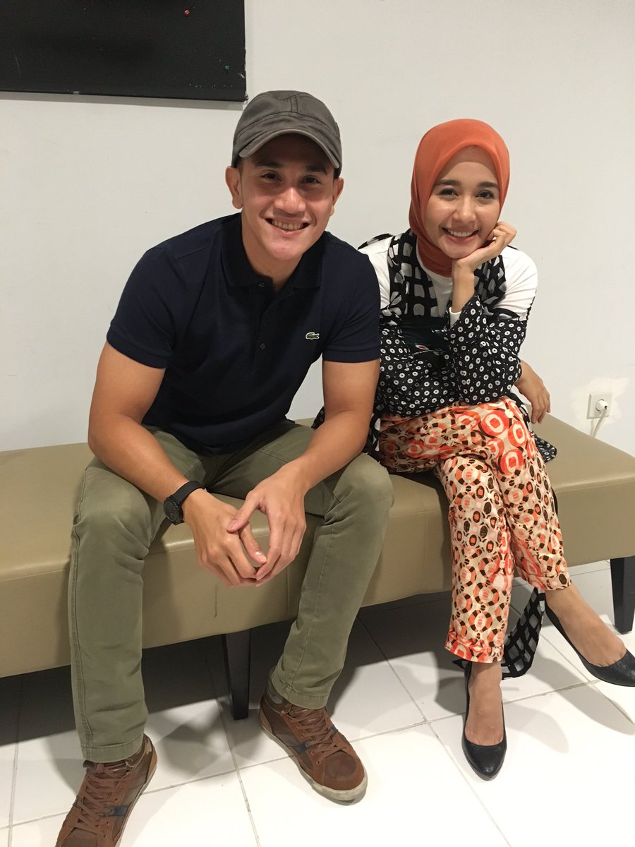 Bellaudyaa's tweet photo. halloooo lombok!! saya dan bagas sdh di Lombok mall epicentrum XXI .kita tunggu kalian disini yaaaa @_VinoGBastian https://t.co/GfON4kMjUE