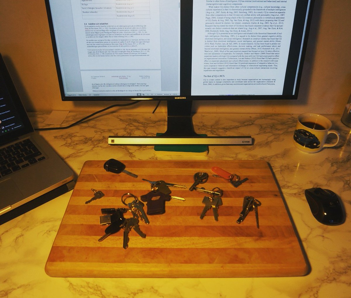 RobinHallberg's tweet photo. Jag som hade tänkt plugga men mitt keyboard fungerar så dåligt https://t.co/INJe4UlH3h