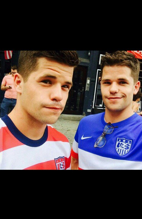 Tiny Penguin  (@innocentanirish) on Twitter photo 