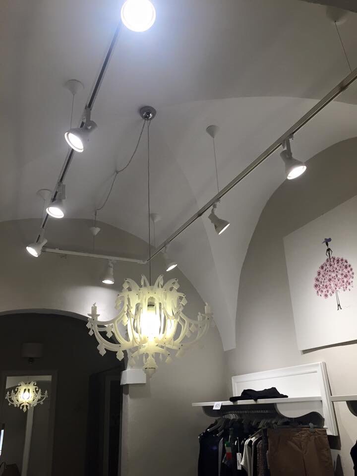 LedonArchi's tweet photo. Ecco il nostro nuovo lavoro nel negozio di abbigliamento "Corso 40" a Città di Castello! #ledon #led #relamping https://t.co/seJ4qInHMa