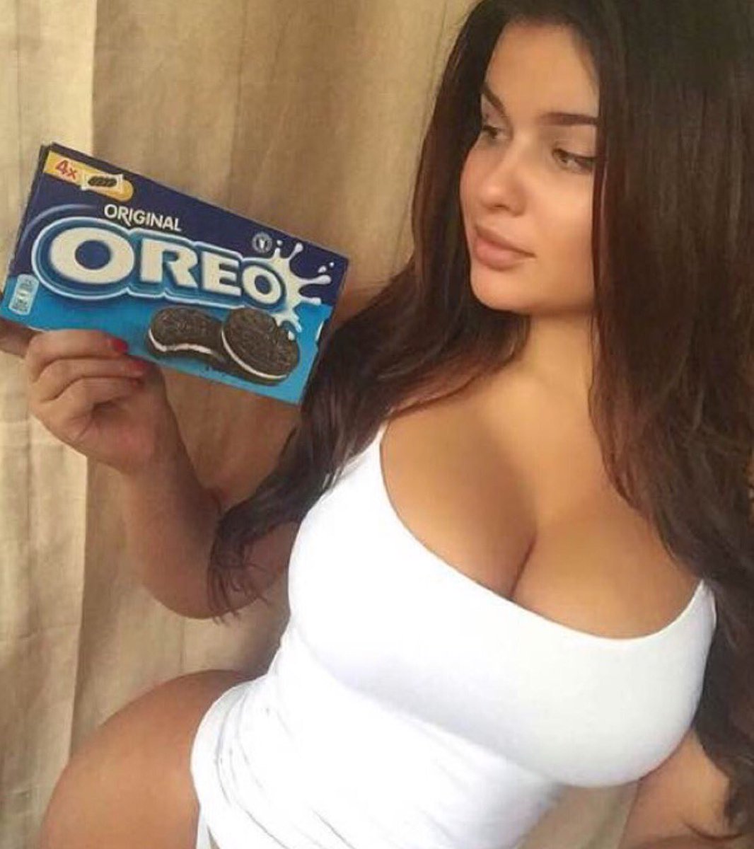 WomenOfCannabis's tweet photo. Some munchies before bedtime😴 https://t.co/dbg9Iz7omO