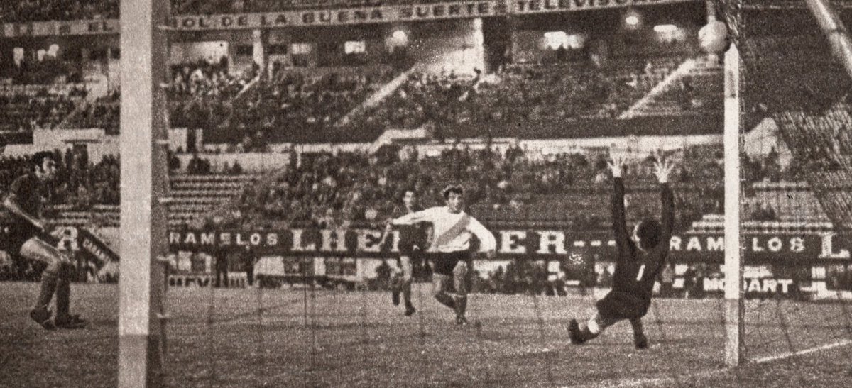 circulorp_ok's tweet photo. Aquél 10/02/1966, el "#Millonario" venció 2 a 1 al "#Xeneize" en el Monumental. #Sarnari y #Bayo marcaron los goles. https://t.co/8APHpYqj81