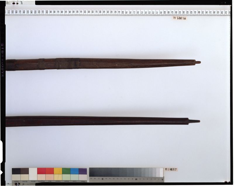 非公式 正倉院bot 槻弓 第７号 14年出陳 24張伝わる槻弓の１張 ケヤキを単材で用いた丸木弓 後世に見られるような 木と竹を貼り合わせて作った伏竹弓とは異なる 弭には黒漆を塗る T Co Ig07hzgyqq T Co Yq9qhteqkw