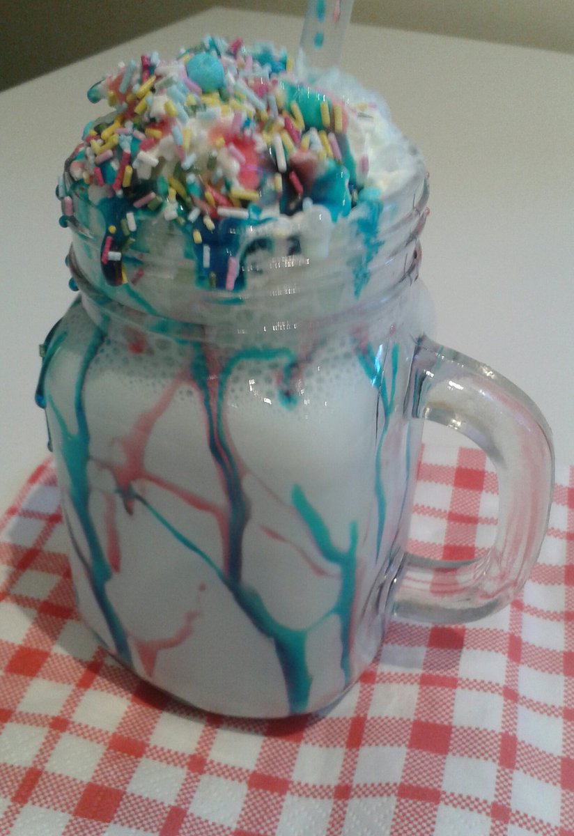 New bubblegum milk shake at Molly Moos. ..#ice cream #halfterm