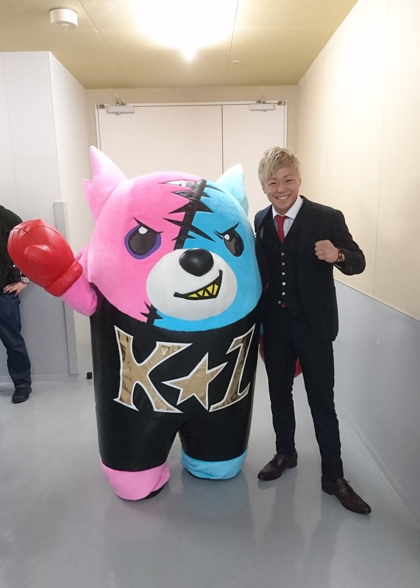 武尊 Takeru K 1スカイツリーイベント18時からスタートです 今日はミット打ちやらせて頂きます なんかタローが喧嘩売ってくる T Co Igdvr0z56x Twitter