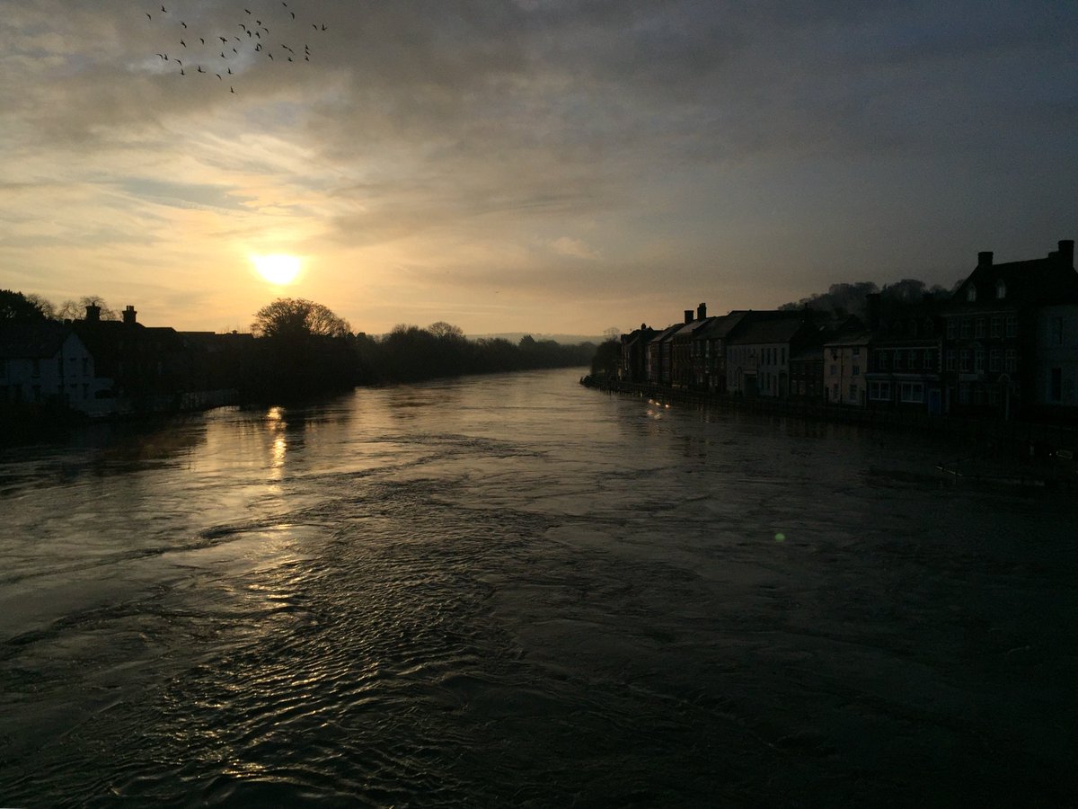 jasonkeyse's tweet image. More dawn sunlight on the flooded #Severn in #Bewdley