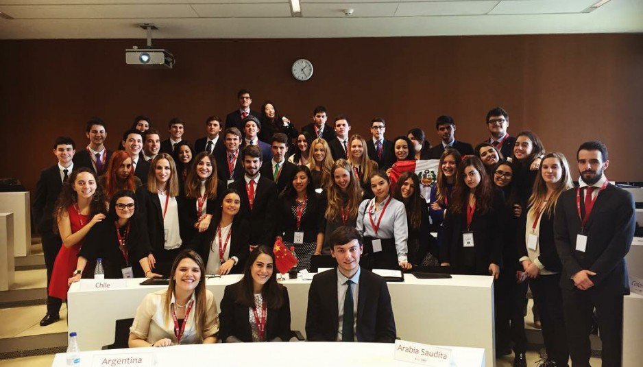 uchceu's tweet photo. Diez alumnos de la @uchceu participan en la V edición de #UNMUN https://t.co/6cnNozPLsm #CampusLife https://t.co/Qp3faG1Ov9