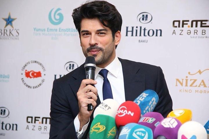 Burak Özçivit Film Galası İçin Gittiği Azerbaycan'da Yoğun İlgiyle Karşılandı