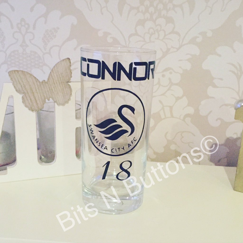 BitsnButtons's tweet photo. One for the boys! #scfc #swans #football #glass #personalised #handmade #18 #birthday #bitsnbuttons https://t.co/YUoAUYVu4r