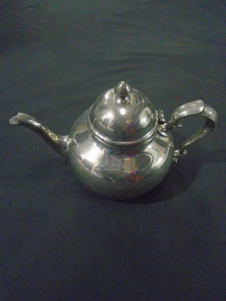 #aspire to a new level of #Sophistication next teatime with this pewter set by <a href="/Harrods/">Harrods</a> Both at £40 #goldersgreen