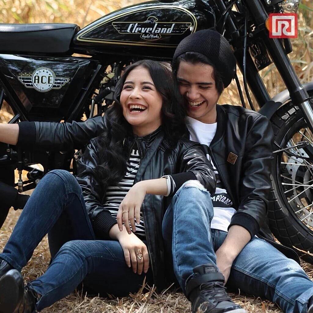 Aprilvers2's tweet photo. "KANGEN ALIPRILLY BARENG @alysyarief @PrillyBie https://t.co/hsQm1niNPR"