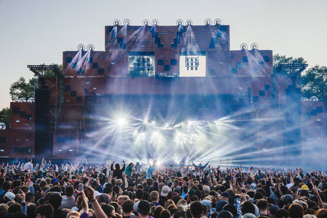WIN VIP TICKETS FOR #Parklife2016 
#KalukiMusik are giving away 2 VIP tickets! 
Just LIKE and RETWEET this to enter!