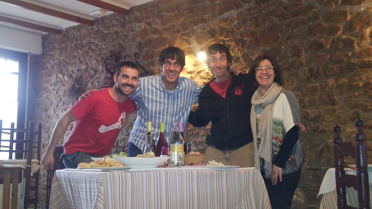Gourness's tweet photo. Como nos cuidaron ayer nuestros amigos del #poudebeca #km0 #slowfood en la cata de los vinos @DIbodegas . #gourness https://t.co/YqOzwBaGDm
