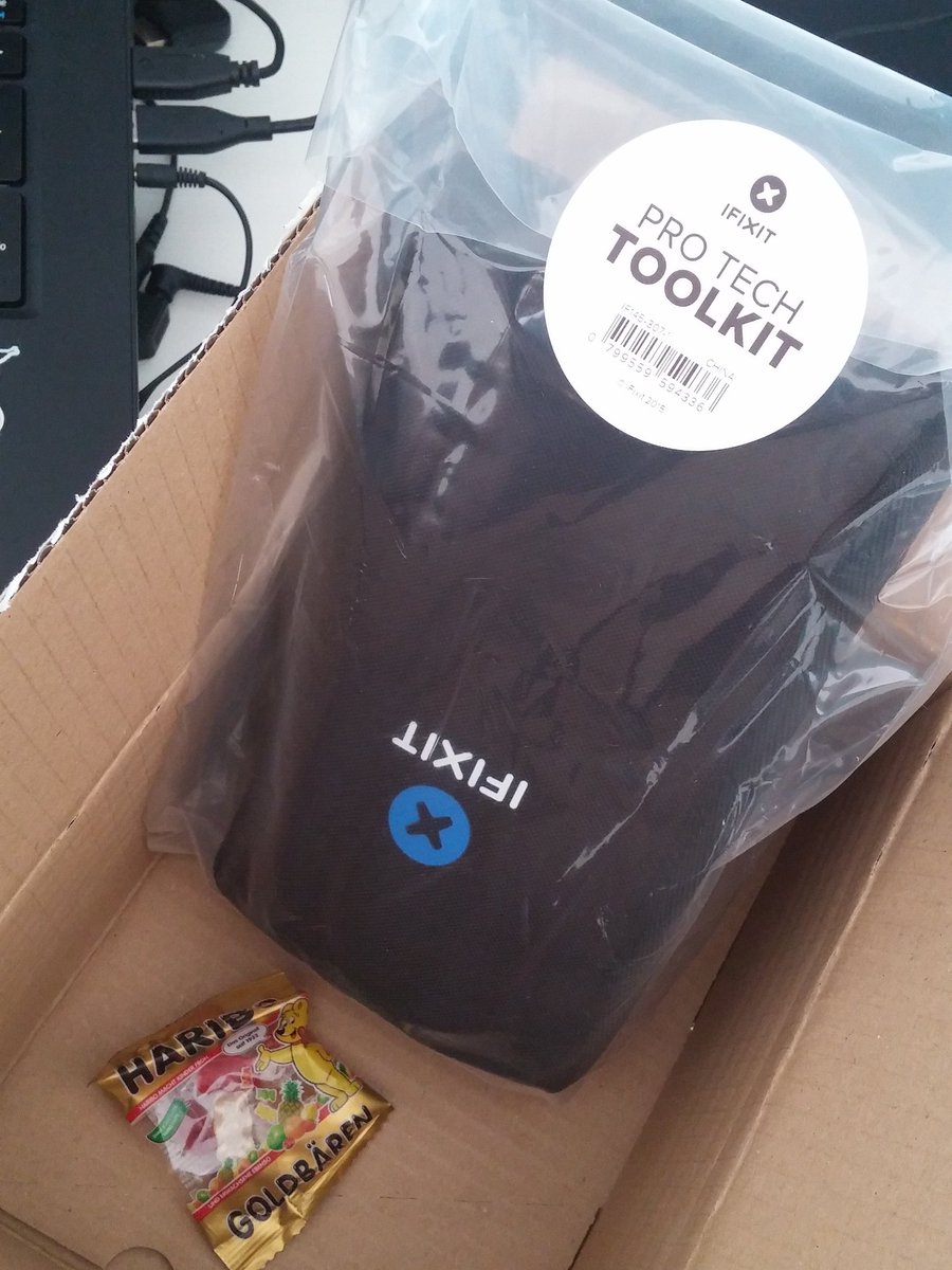 TheMaxBago's tweet photo. It's awesome when you receive your @iFixit #ProTechToolkit with a little surprise! #thankyousomuch #gummybears https://t.co/Oj8kD6dXdF