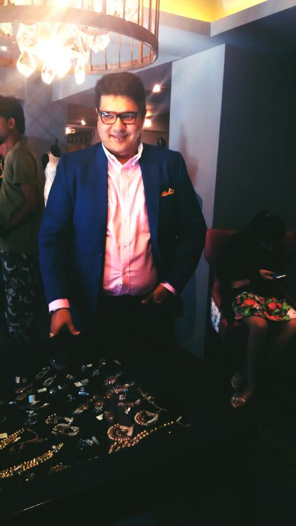 GBTBeTrue's tweet photo. The man himself behind the grand collection #SummerWeddings by #BeTrueBride @GGhanasingh @Vinita48795871 @GBTBeTrue https://t.co/YIyBTFkf53