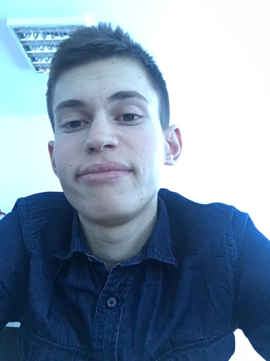 Denkata1017's tweet photo. Acting tough b4 physics got my cuz @BG_ALEXANDAR  wit me gonna be lit @pichoki99  #mujutnsmoetosurce #grindon https://t.co/6fhaNwdYul