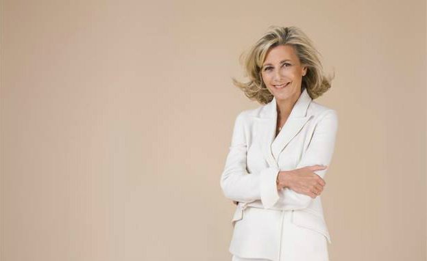 ELLEfrance's tweet photo. INTERVIEW. @Claire_Chazal nous confie ses rituels beauté https://t.co/XmHnvuoEEA https://t.co/wIeJWn8N1T
